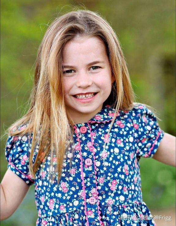 摩洛哥六岁公主装扮真高调美过同岁夏洛特