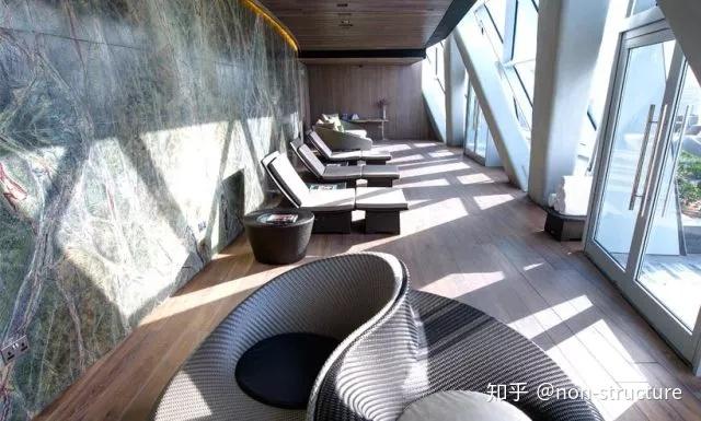 最梦幻的时刻来临,内部居然还有一张网,这张网都是搁置在16和17层避难