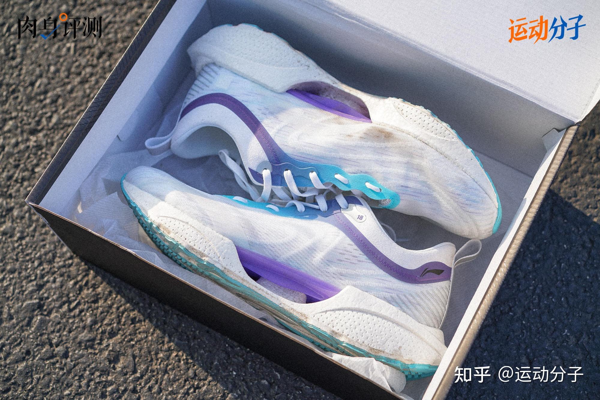 李宁超轻18更换了核心发动机后缓震回弹更强轻盈依旧肉身评测