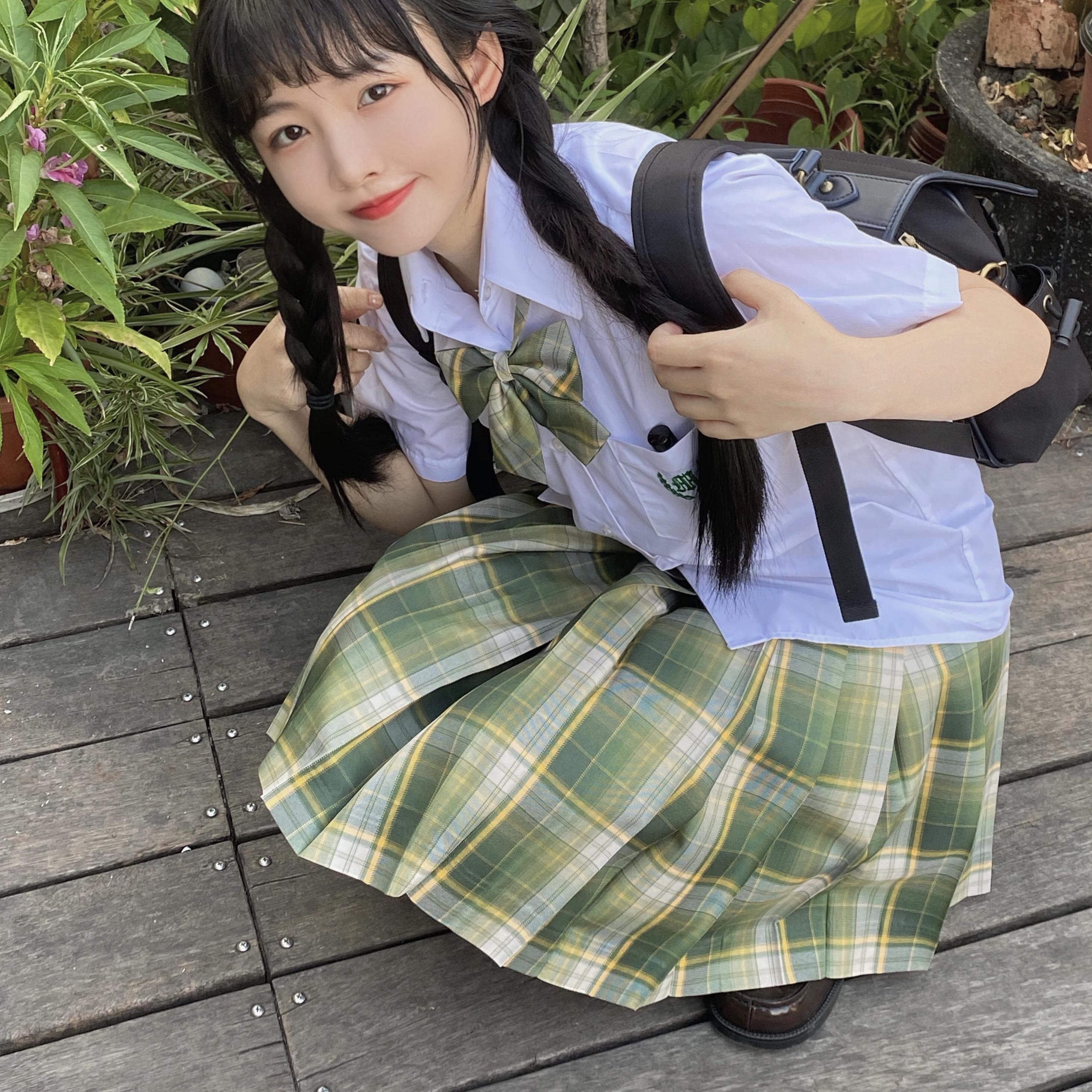 胸大的女生怎么穿 jk 制服好看?