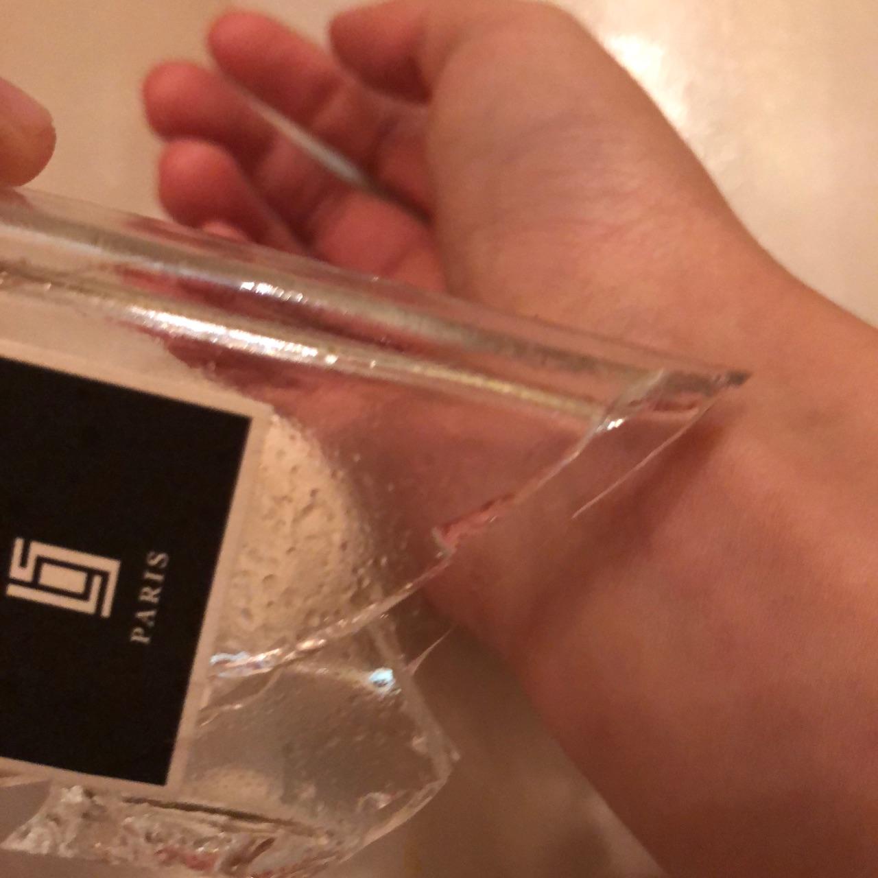 打碎一整瓶香水是怎样的一种体验?