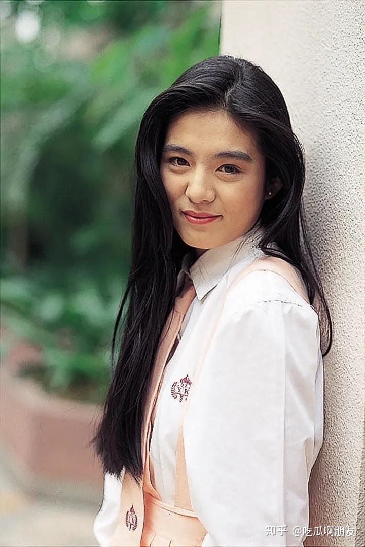 47岁「玉女掌门人」杨采妮罕晒一家四口合照 ,网友:吃了防腐剂