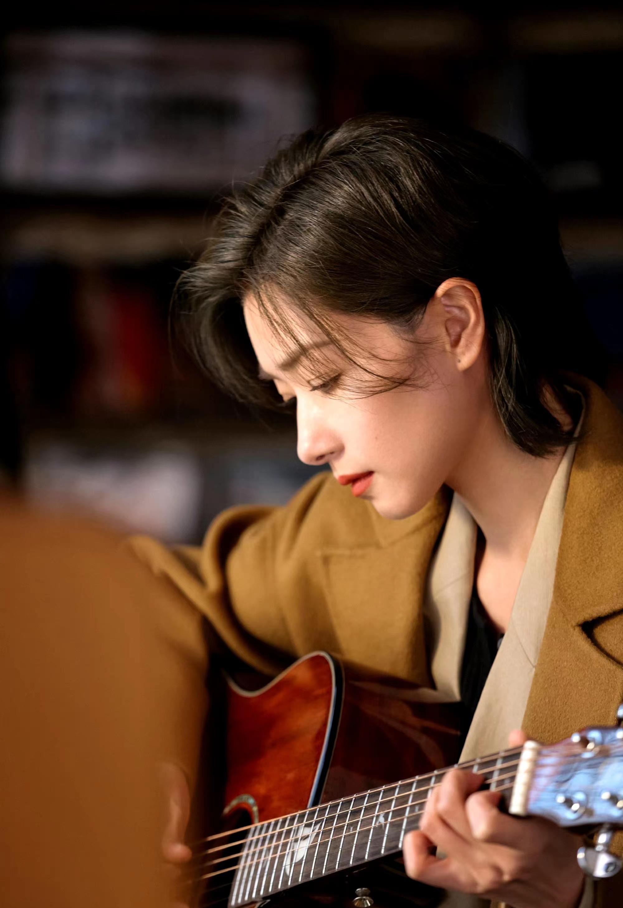 万茜有什么独特的魅力? - 知乎