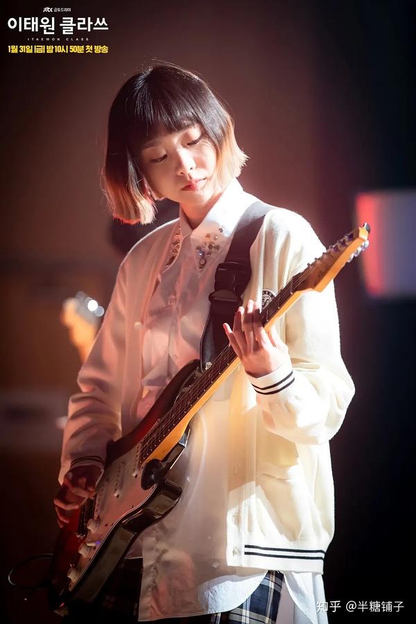 女主赵伊瑞是一个智商超高并且在各方面都很有才华