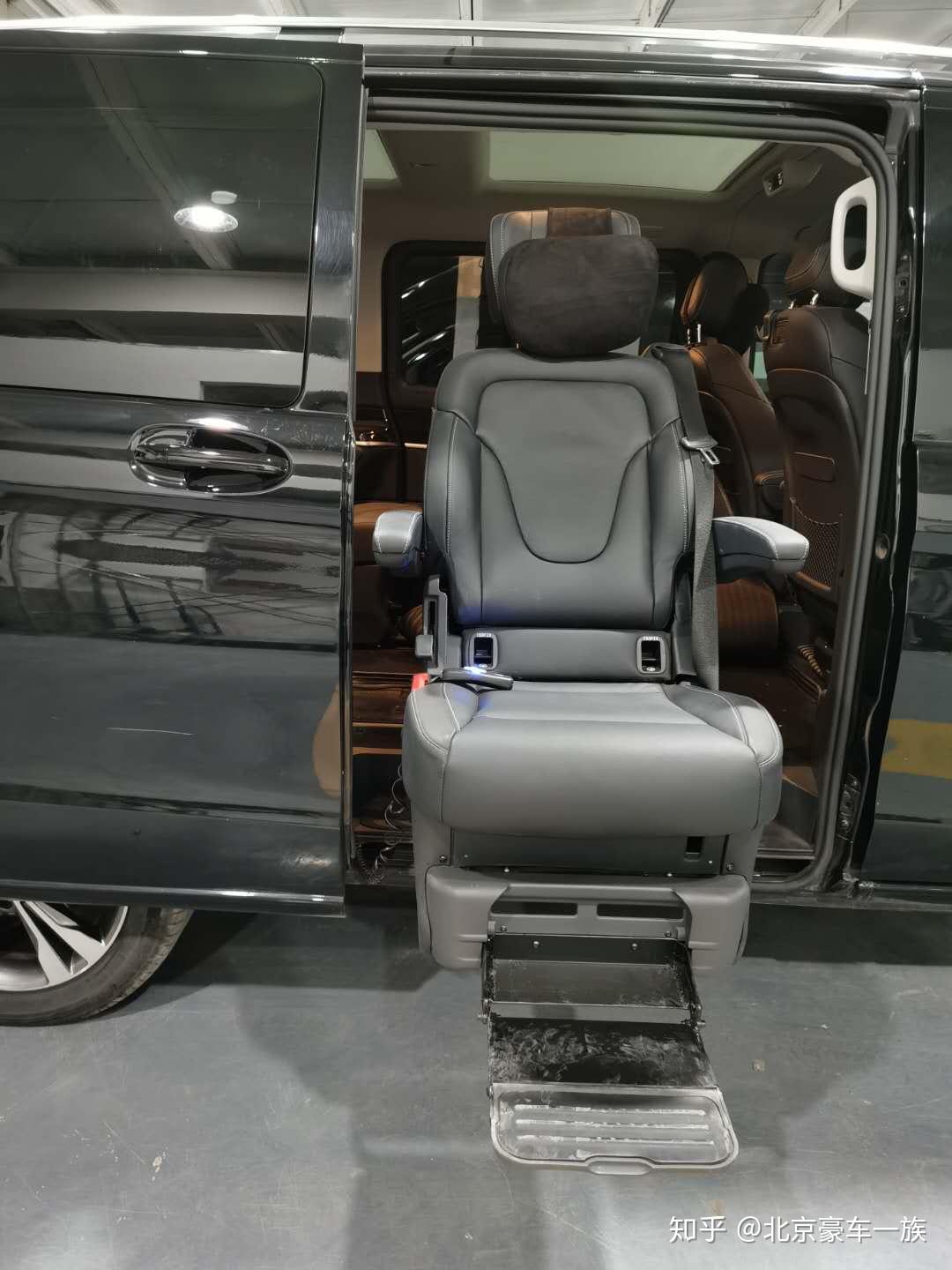 丰田塞纳福祉车福祉座椅旋转升降轮椅方便老年人上下车