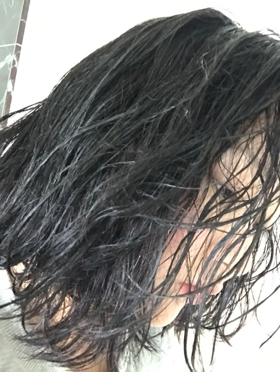 头发自然卷的人该怎么打理头发？