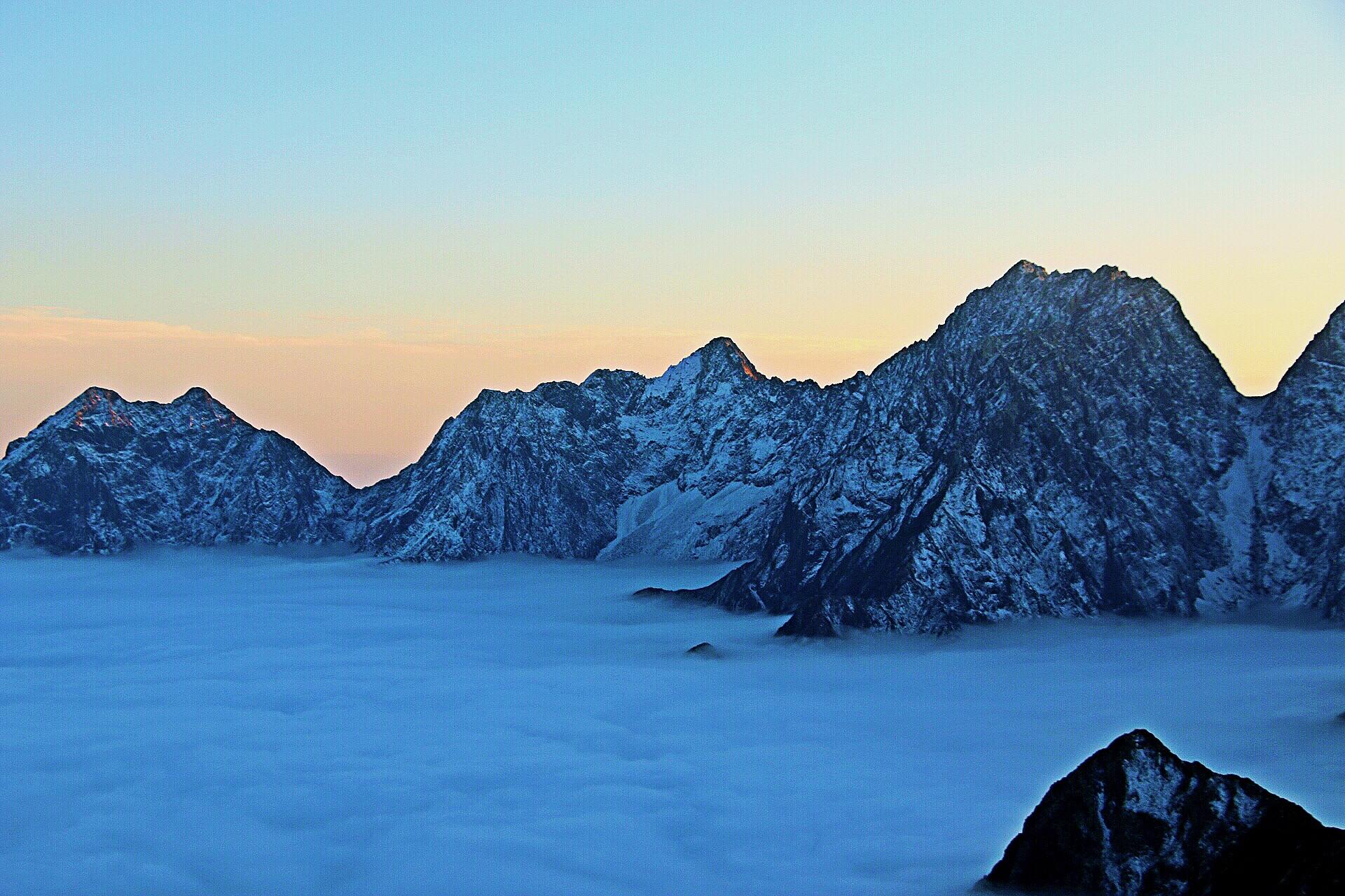 嘉祥九顶山风景区图片图片