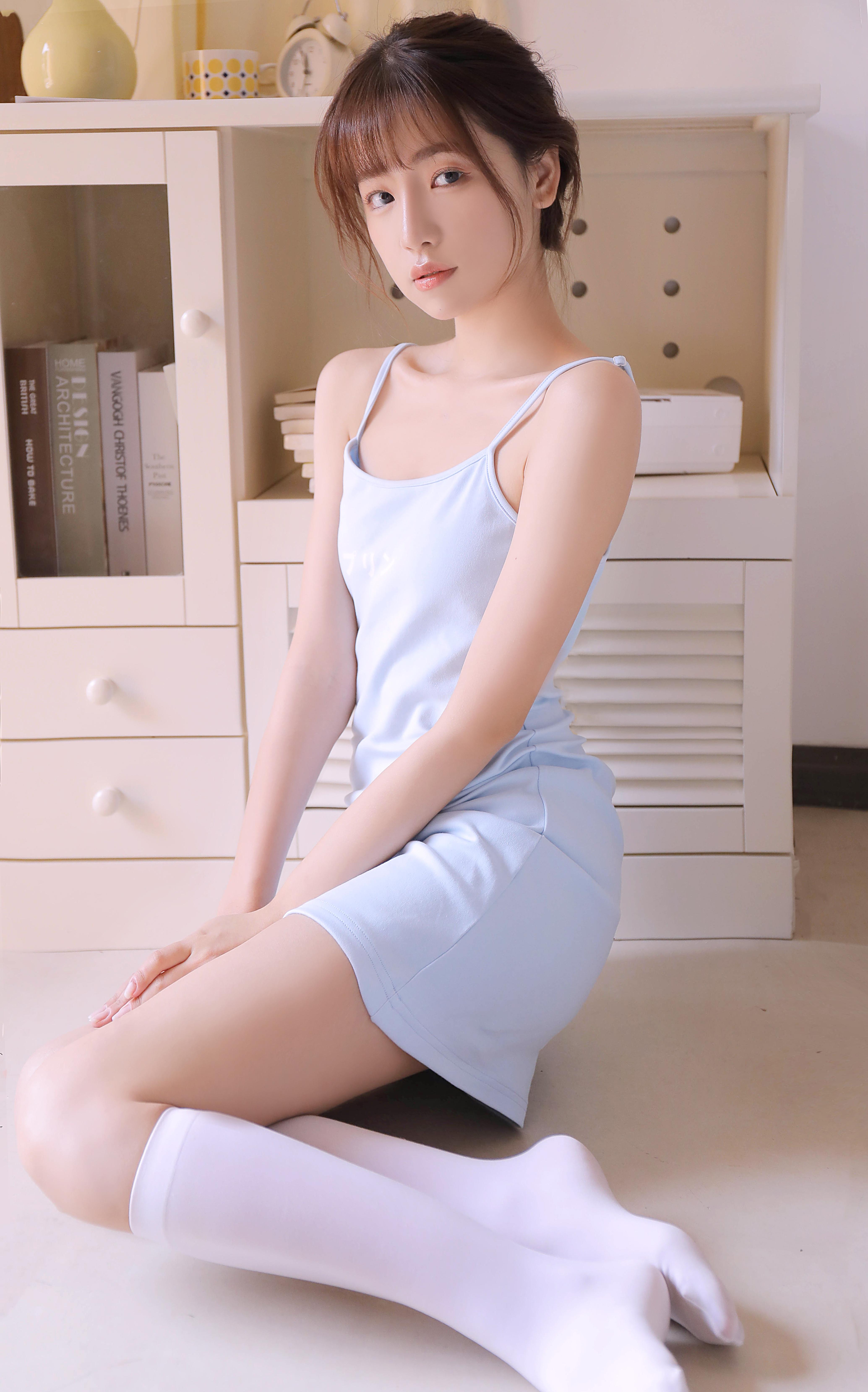 能推荐下把屏幕利用到极致的美女壁纸吗? - 知乎