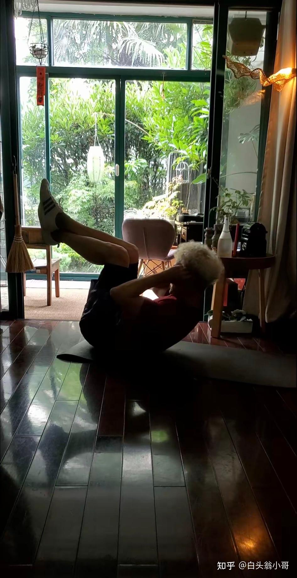 决定在家里健身至少要准备哪些健身装备