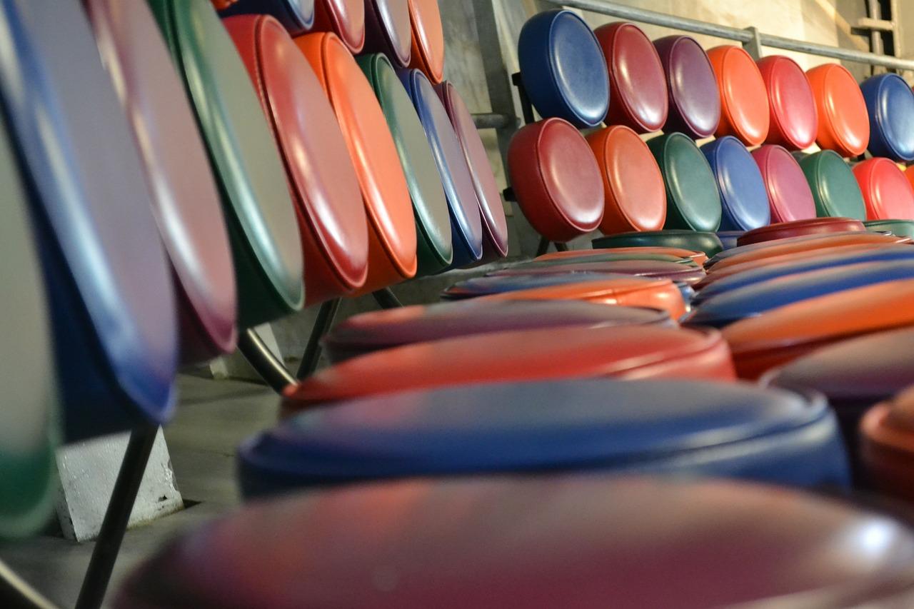 3. 细节线条勾勒