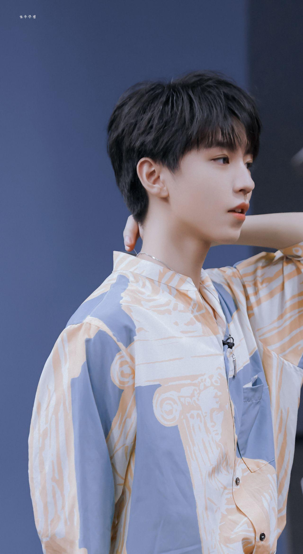 有没有王俊凯无水印的全面屏壁纸咧?