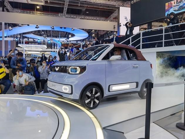 2021上海车展实拍宏光mini敞篷版首次亮相