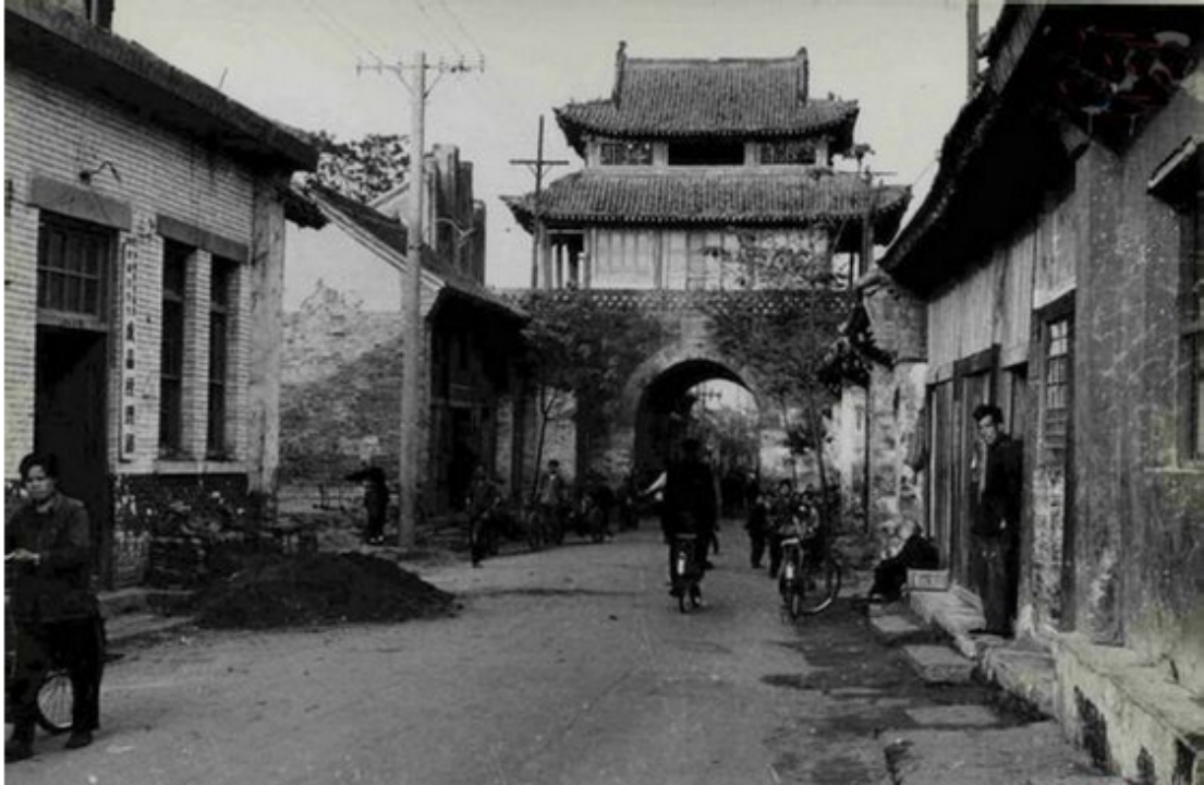 图 1:洛宁县城案发街道