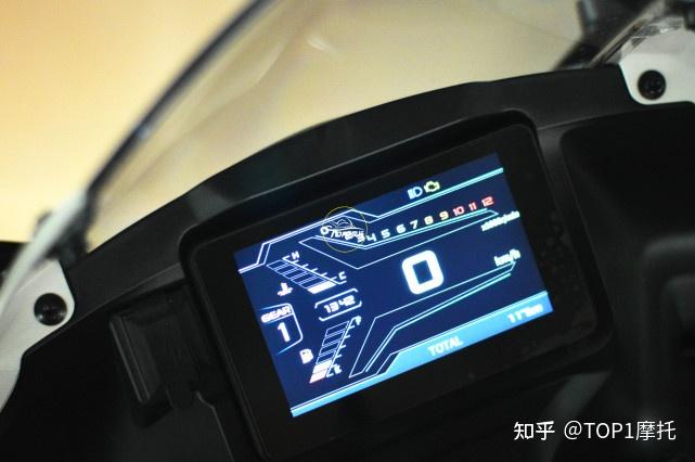 来自单摇臂的诱惑 qjmotor赛250试驾 静态体验篇 - 知乎