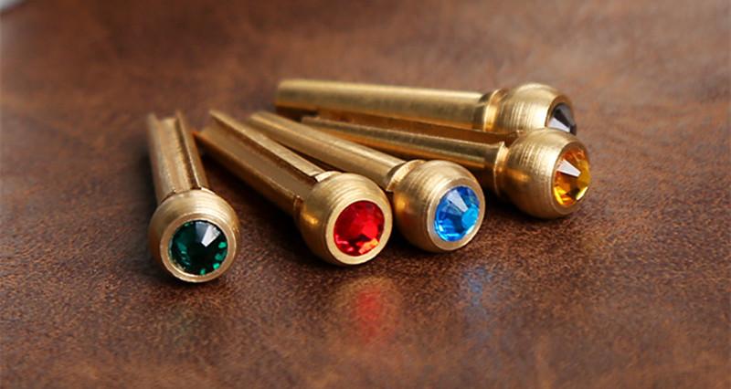 如何正确使用固弦锥换弦时弦钉卡不紧弦钉飞出来木吉他的弦钉总是跳