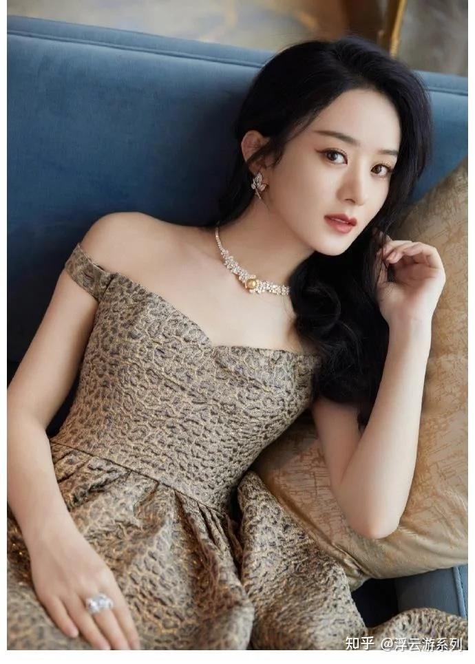 赵丽颖穿豹纹抹胸礼服裙华丽又性感 - 知乎