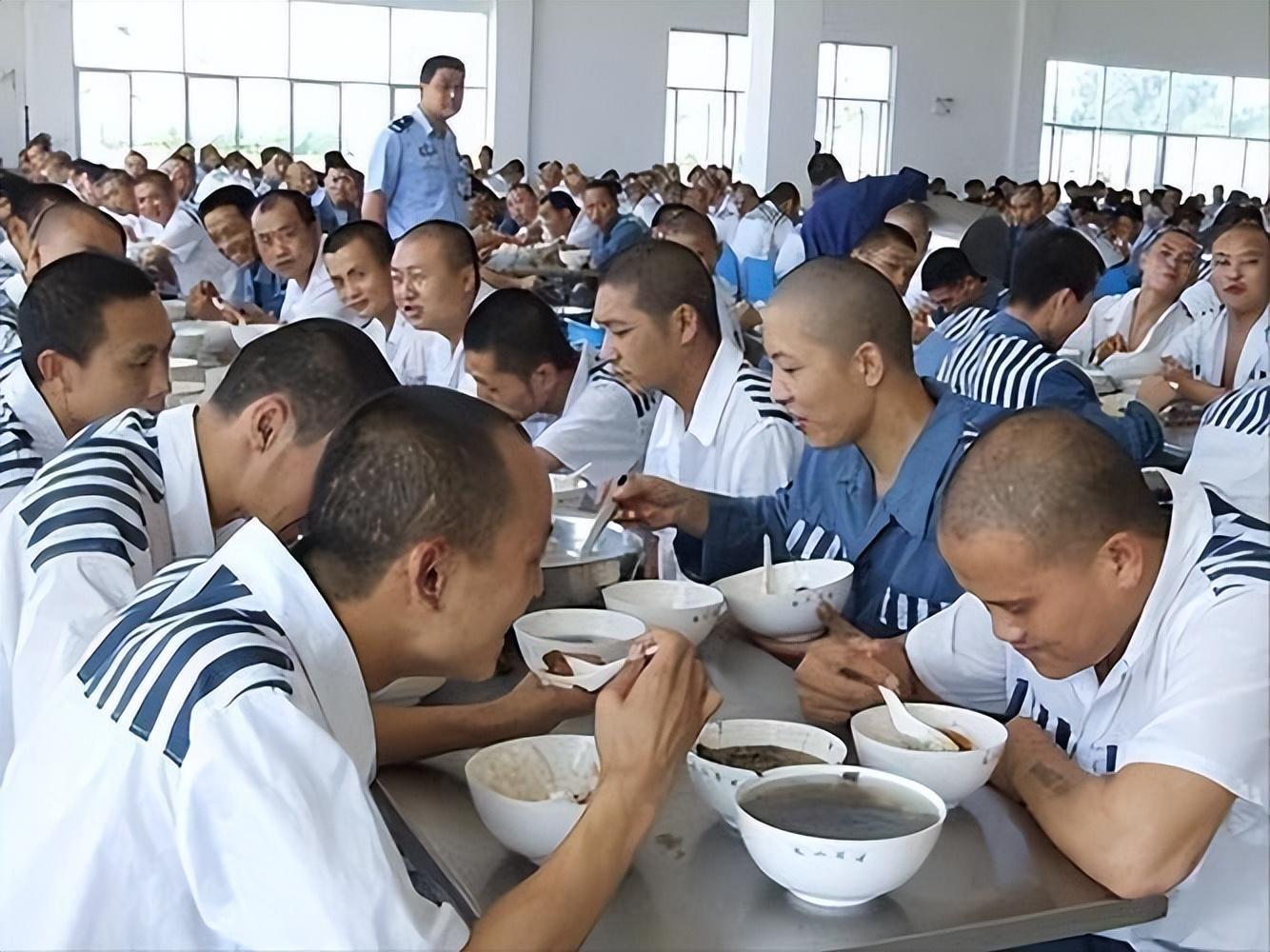 那些常年在监狱的犯人在牢里平时都干什么