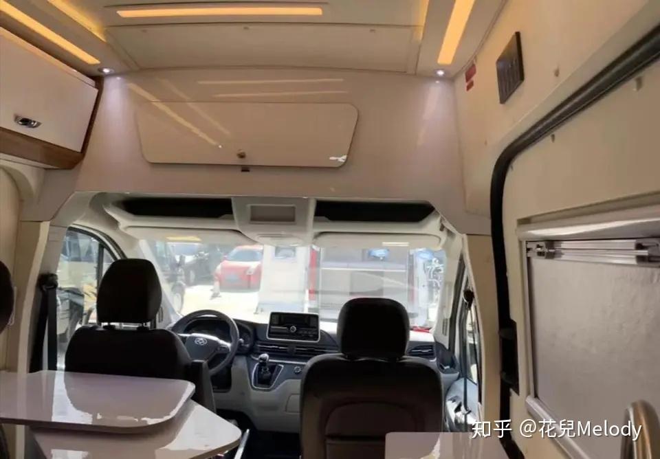 争先恐后售大通V90房车，卫航也出手了，这房车内饰和布局真用心 - 知乎