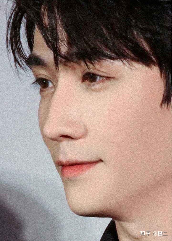 既是温润如玉的翩翩公子又是人生大事里的柔情硬汉来看朱一龙的颜值