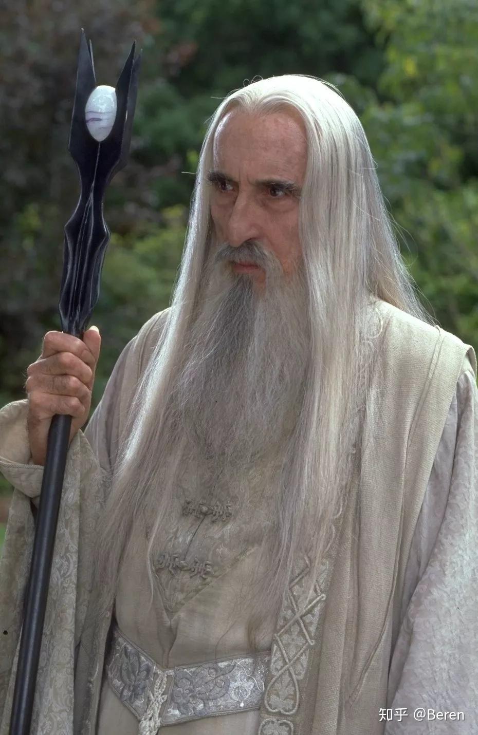 维拉派来了五位迈雅化身的巫师:白袍萨茹曼(saruman)(最强),灰袍