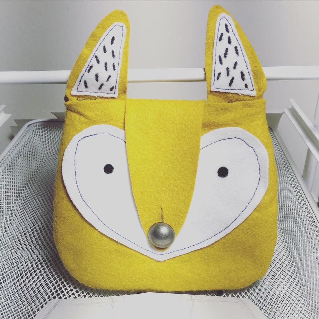 此教程只能作为有弧形倒角和翻盖的小包的参考,具体操作需要根据动物