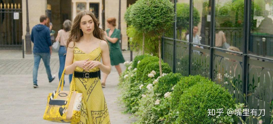 《艾米丽在巴黎》热播,莉莉·柯林斯上演时尚秀,剧中艳遇不断!