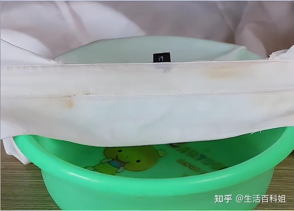 白色衣领汗渍发黄怎么洗掉？2招必知的处理白色衣服变黄方法 - 知乎