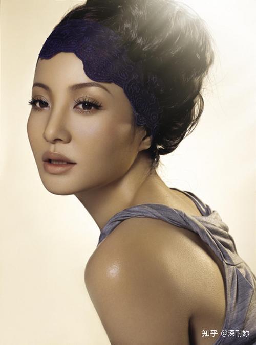 她算是整容最成功的女星了 选择不结婚不生子 如今51岁的他嫩的像30岁 知乎