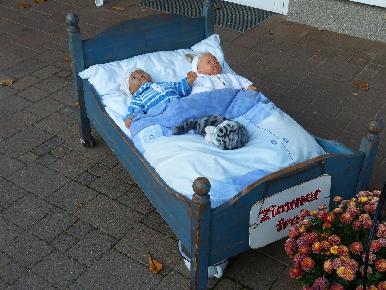 如何自制娃娃床