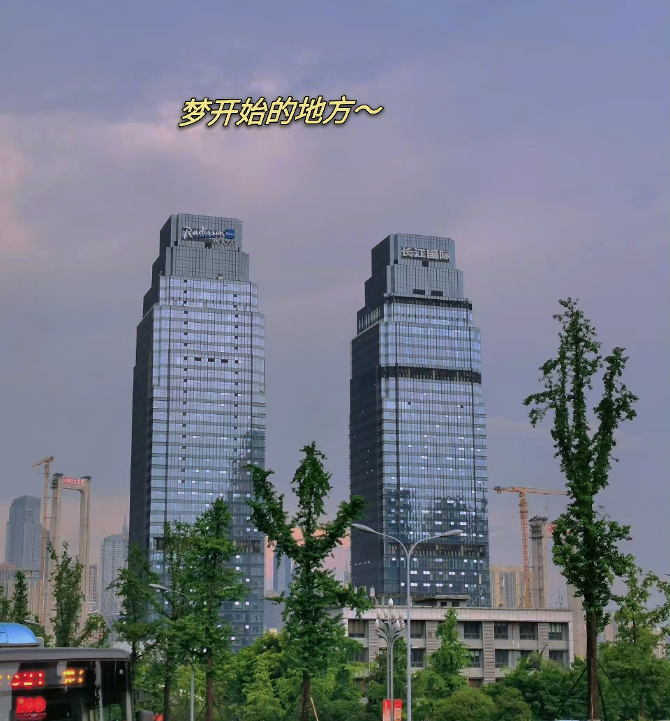 重庆旅游时代少年团同款打卡地曝光邂逅大明星附tnt考古照片