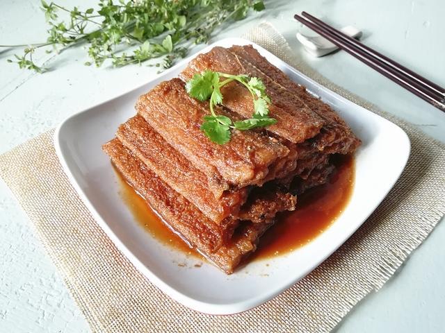 教你做五香带鱼,做出来外香里嫩,吃着味美又放心