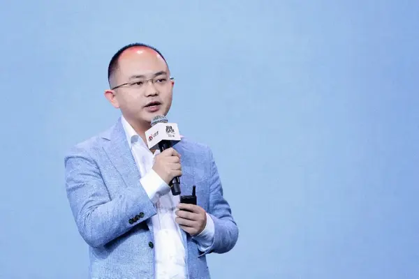 流量帝国超级mcn9亿粉丝的幕后操盘人蓝鲸财经深度对话无忧传媒创始人