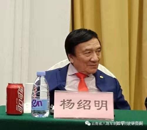 杨尚昆之子杨绍明为军品大王李长东签名留念 支持红色收藏事业 - 知乎