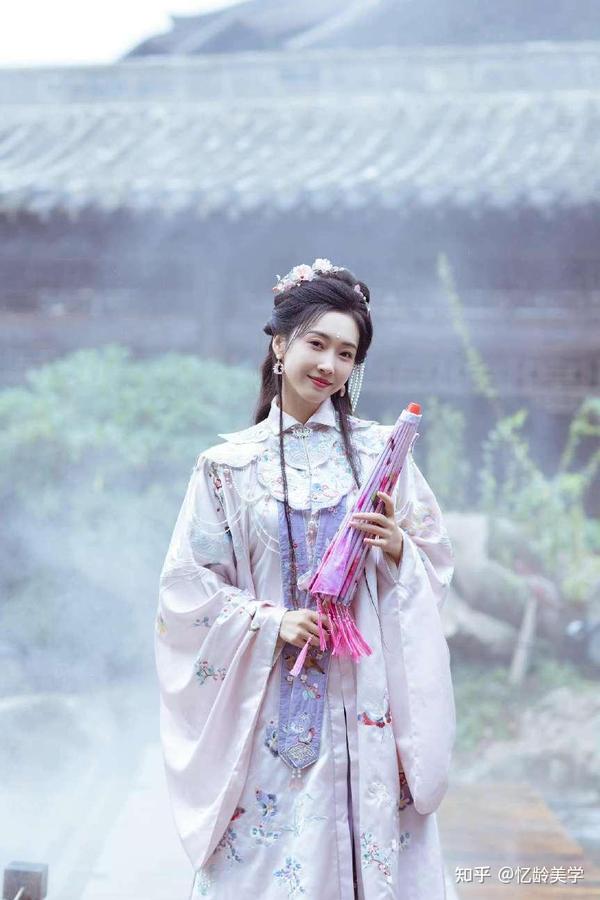 有梨涡的女孩子,都比较漂亮? - 知乎