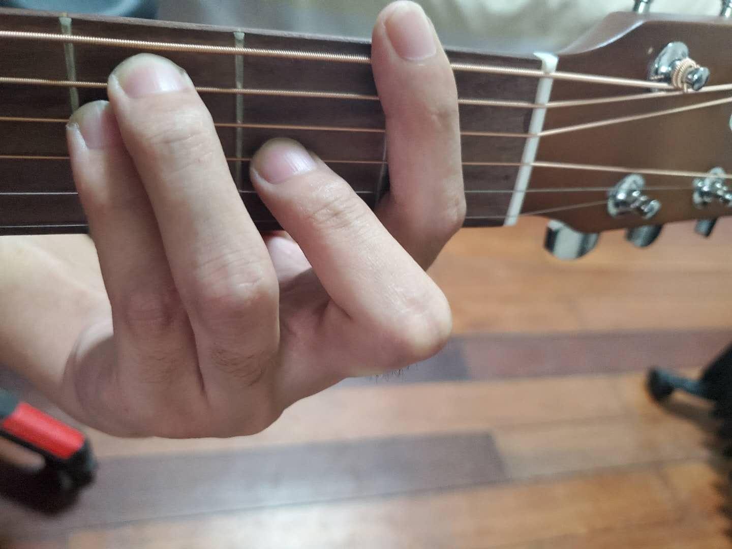 吉他大横按怎么练
