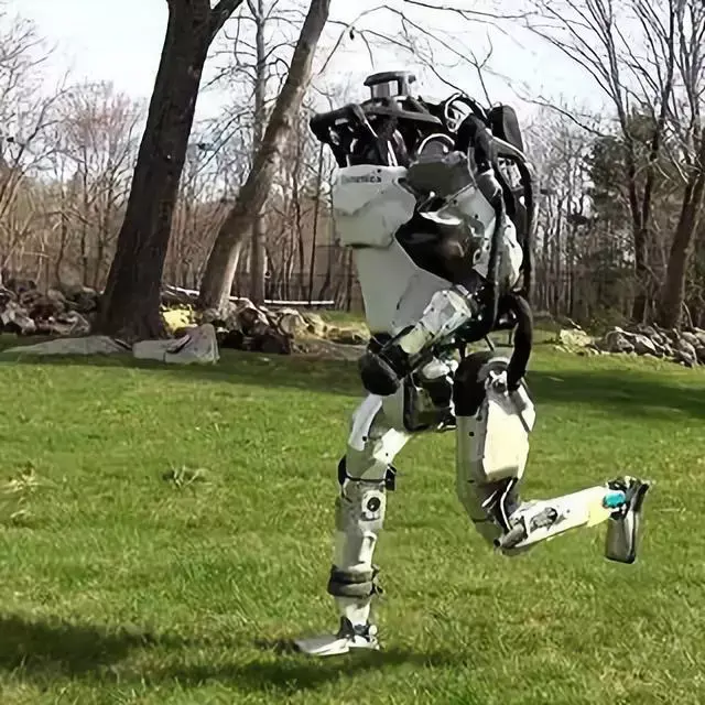 机器人的脚霸气图片