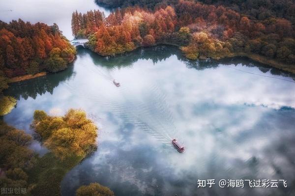 《饯别王十一南游》 刘长卿 〔唐代〕 望君烟水阔，挥手泪沾巾。 飞鸟没何处，青山空向人。 长江一帆远，落日五湖春。 谁见汀洲上，相思愁白蘋。 - 知乎