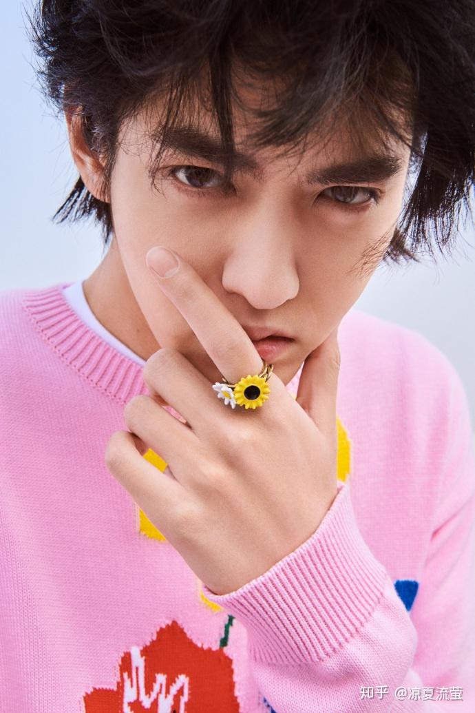 吴亦凡ampkōki爱与诚嘉人封面