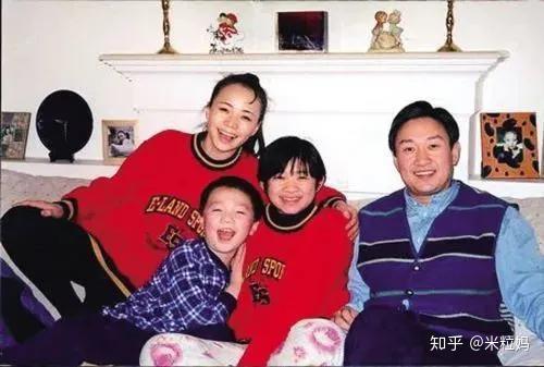 1997年,宋丹丹带着儿子巴图与赵玉吉再婚,而赵婷是赵玉吉与前妻黄涛的