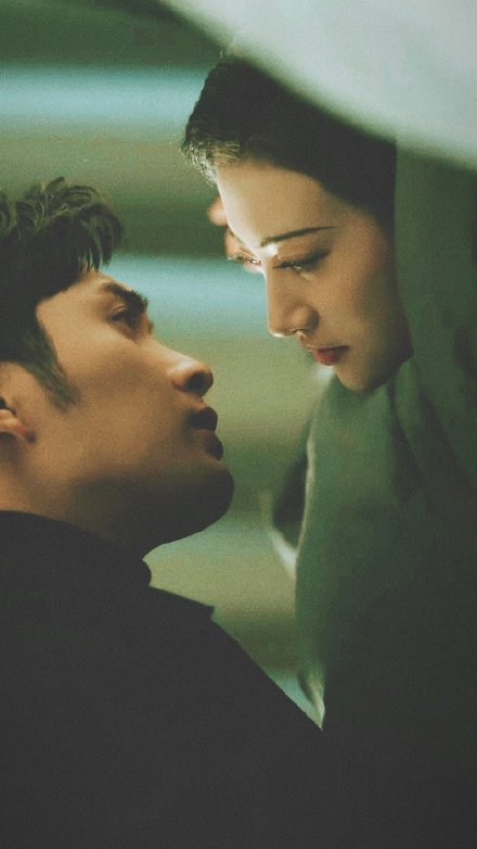 把桌面锁屏背景头像全部换一遍,今天就给大家带来了《司藤》的超高清