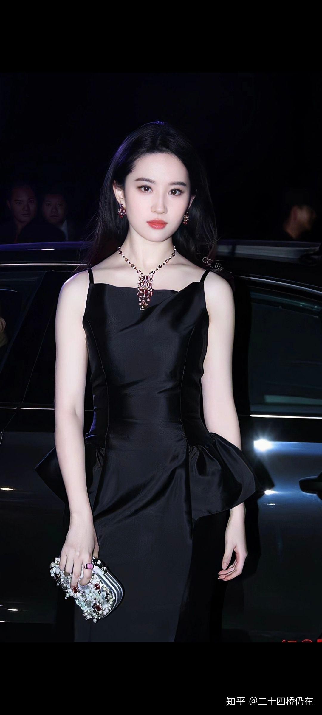 说实话,你们真的觉得刘亦菲漂亮么?