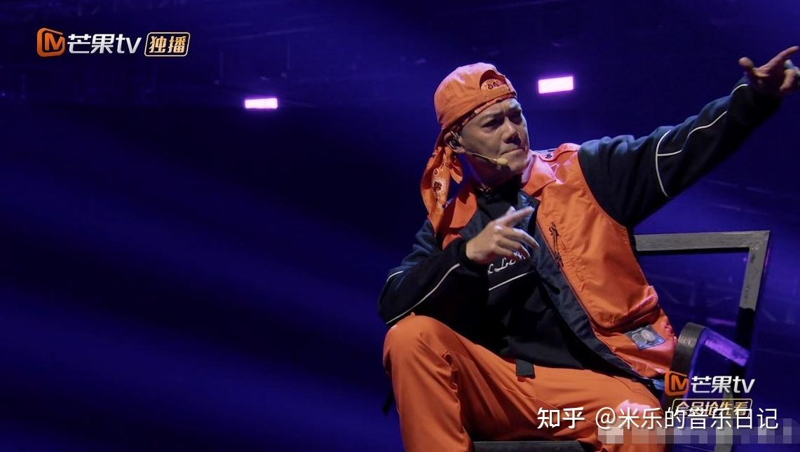 哥哥三公陈小春组全员头巾造型欢乐演绎王力宏经典摇滚乐