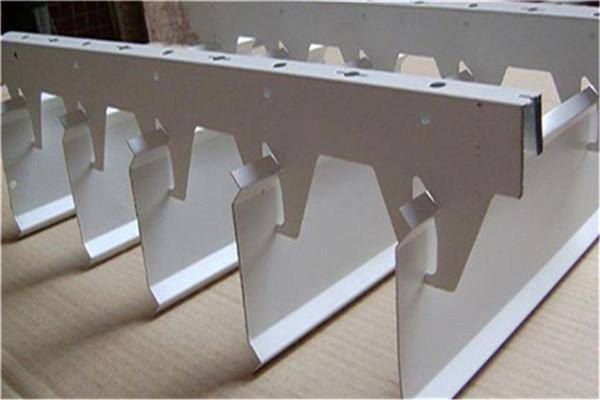 铝型材铝挂片规格(单位:mm)厚度               底宽