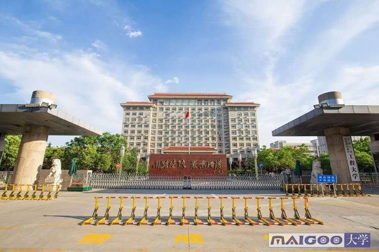 文科生女的报考军校有没有那些专业