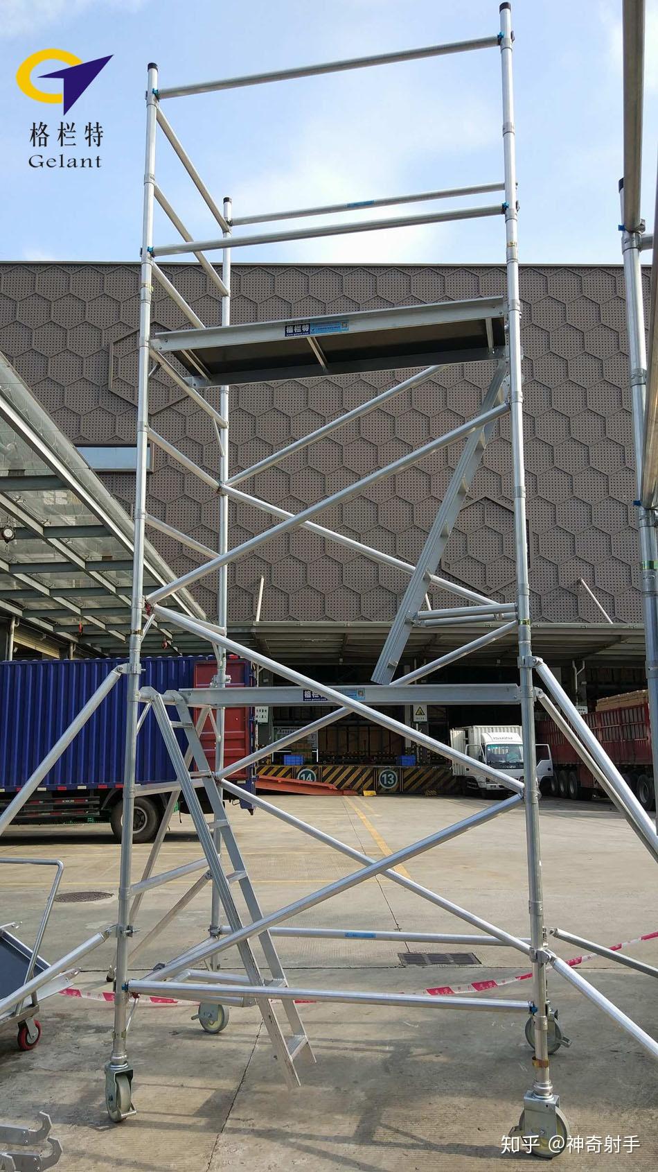 上下铝合金脚手架的爬梯选择