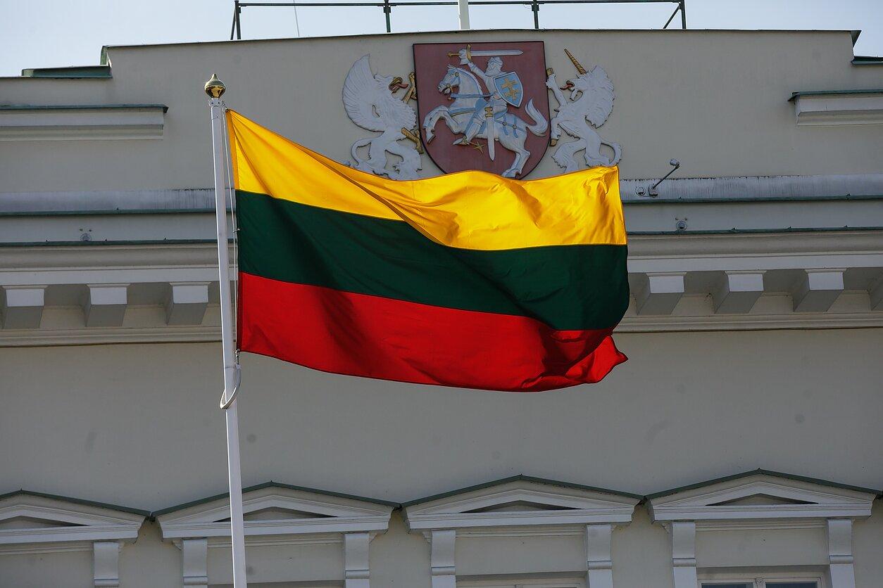 Ķīnas īstenotā Lietuvas tirdzniecības blokāde turpinās