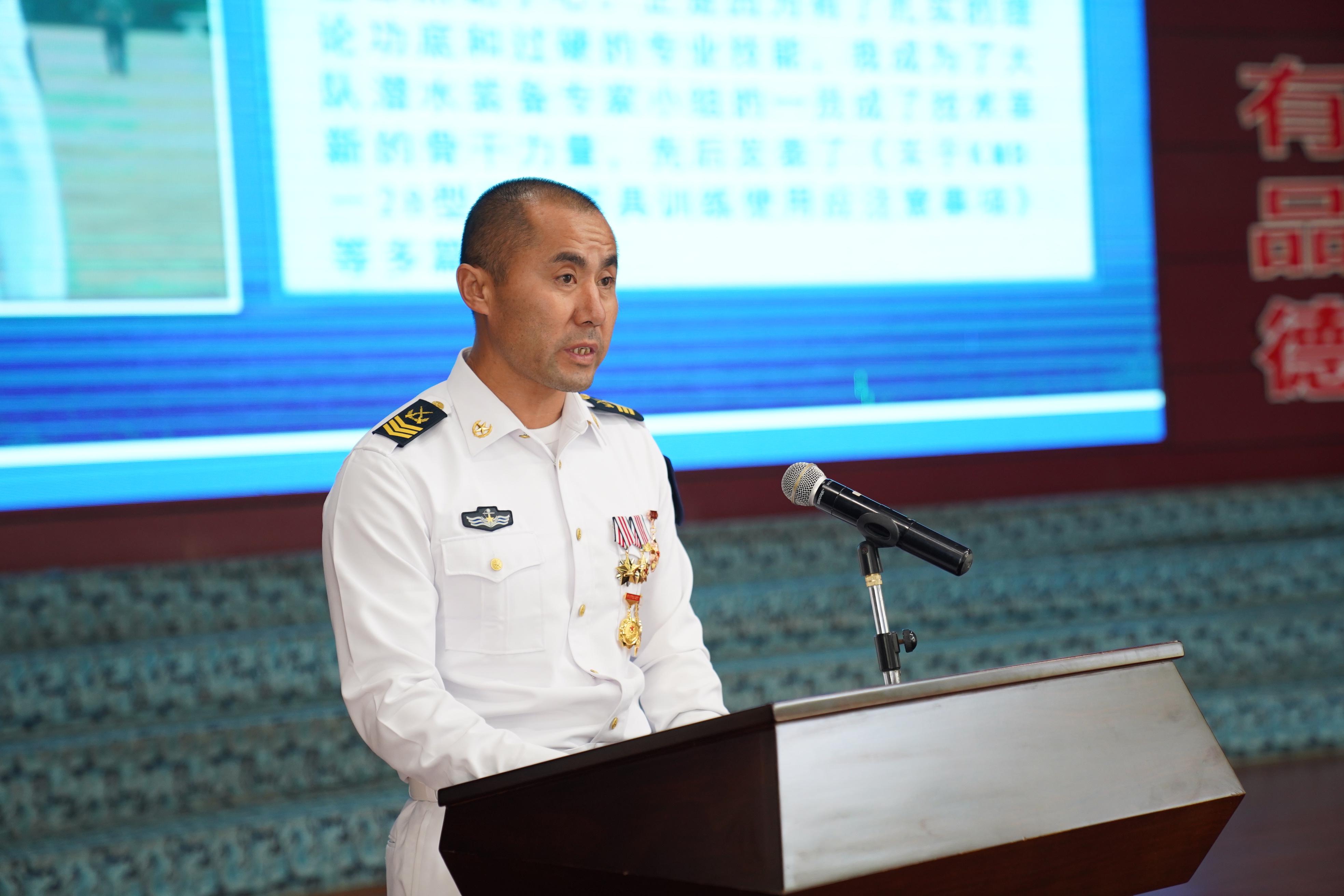 小故事引领兵之初助力新兵战友蜕变成钢