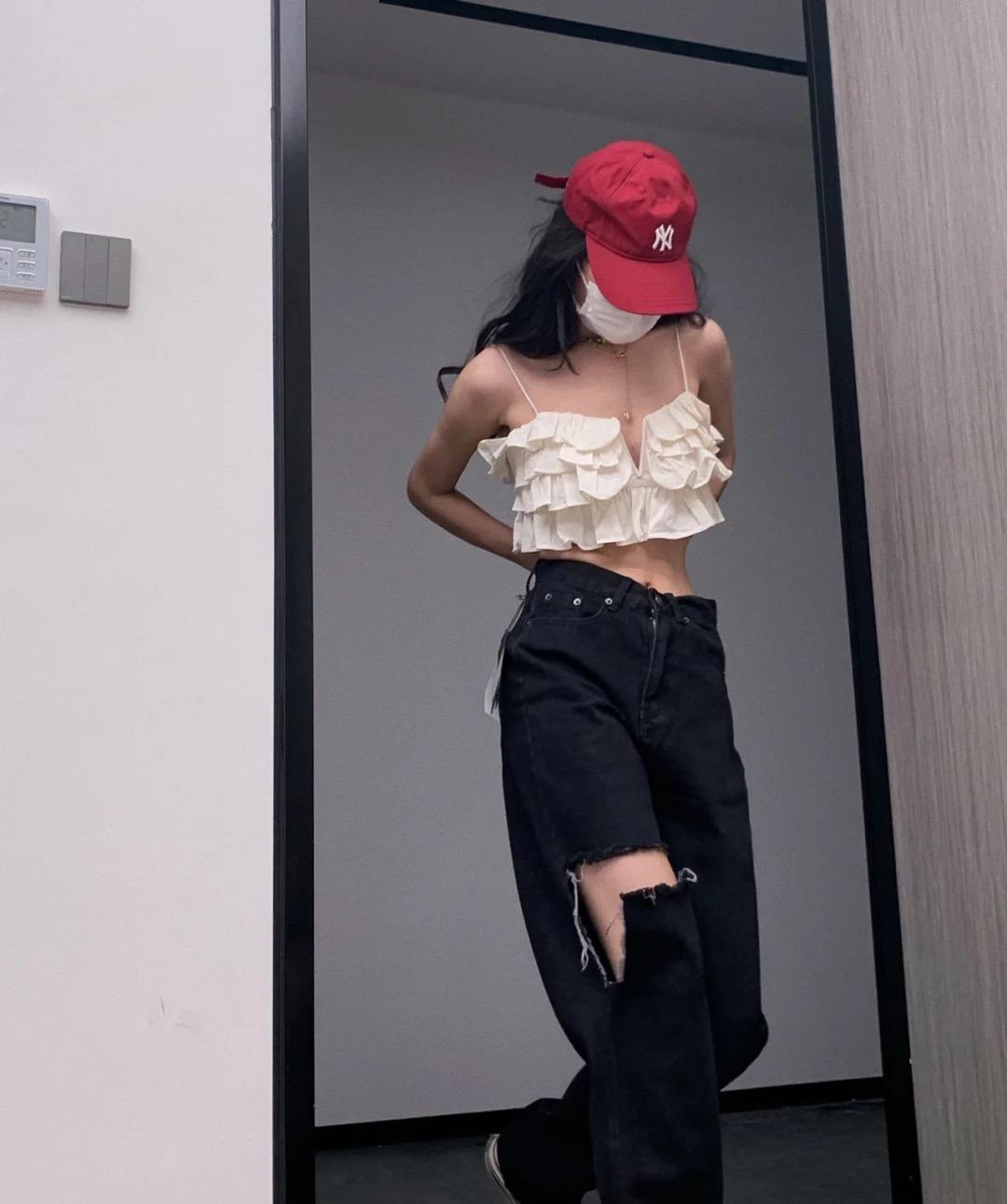 现在的女孩子穿衣暴露真的是因为衣服好看吗? - 知乎
