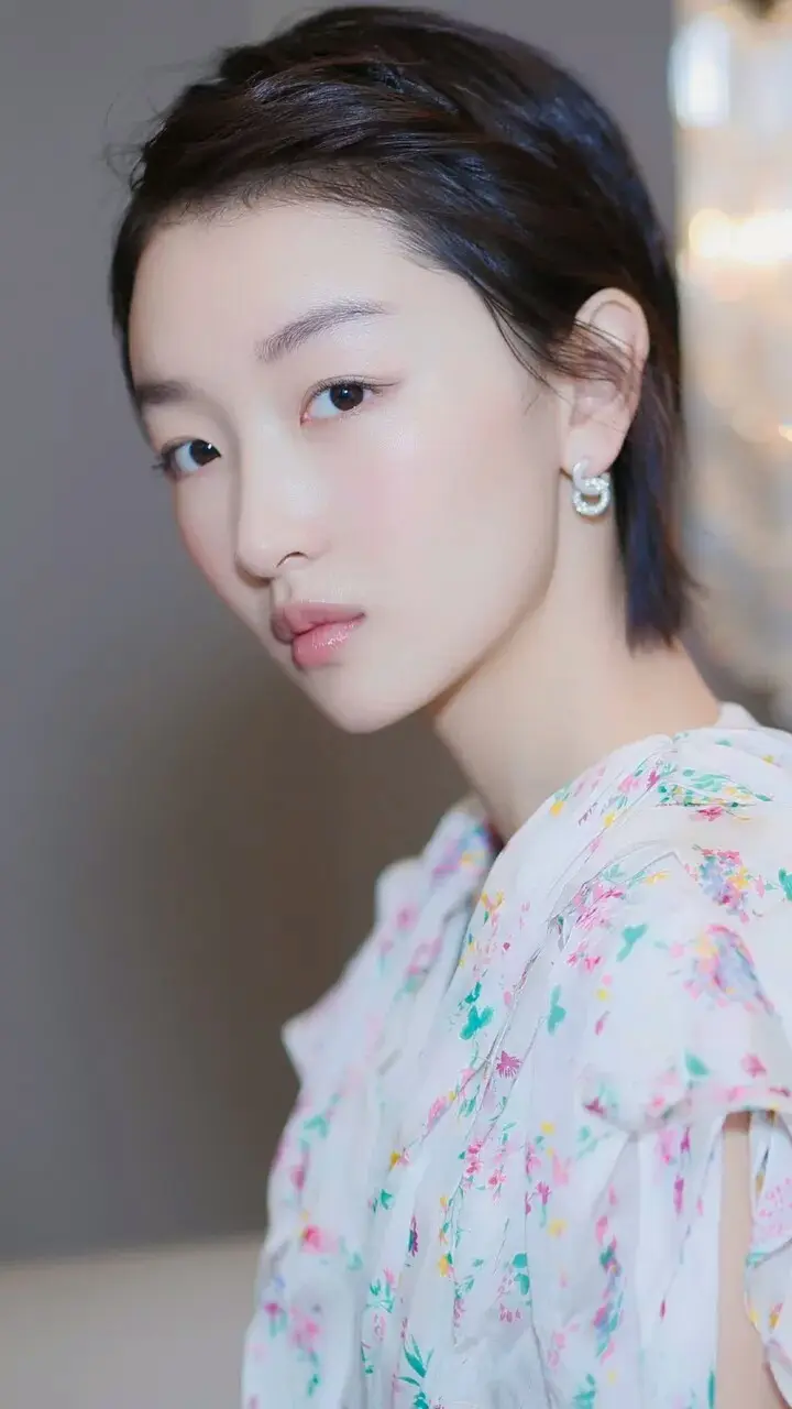 如何客观评价周冬雨的长相? - 知乎