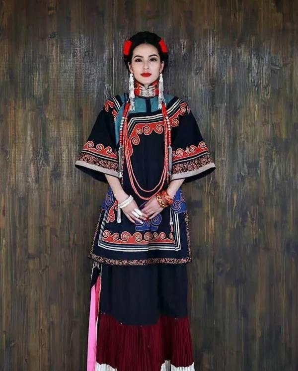 乌蒙山型彝族服饰图片图片